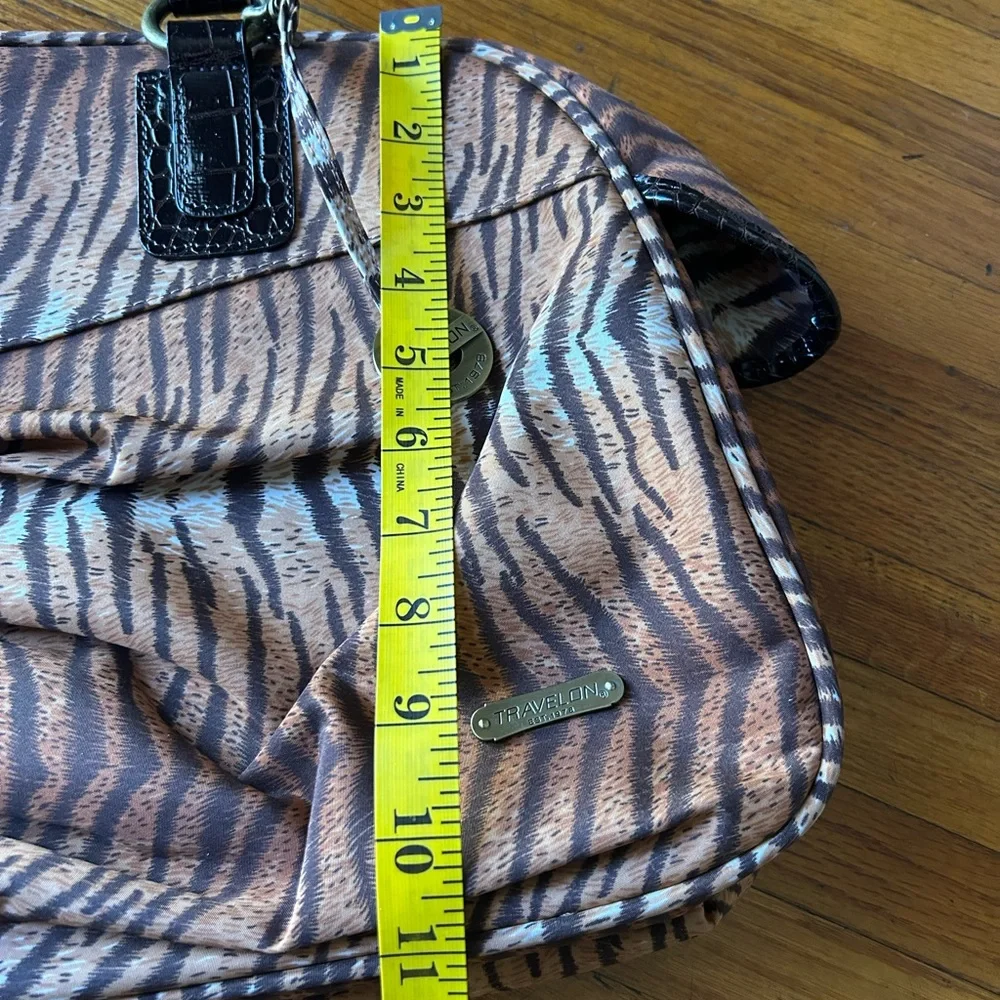 Travelon Tiger Print Travel Bag - Picture 7 of 9